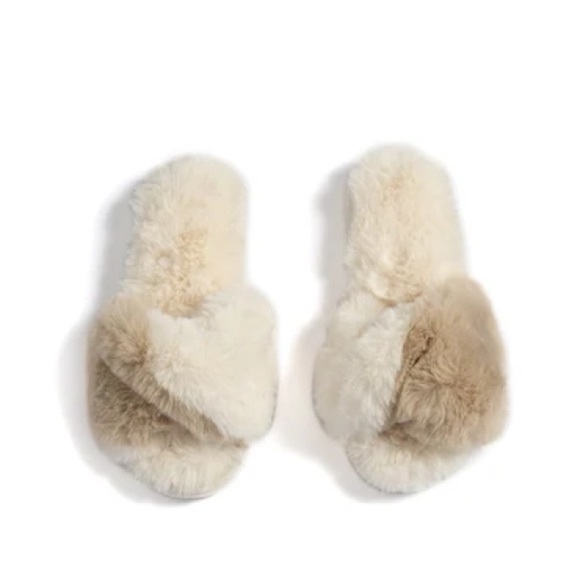 Shiraleah Shoes - NWT. Shiraleah Ivory Stowe Slippers with Gift Packaging Ribbon. Size S/M.